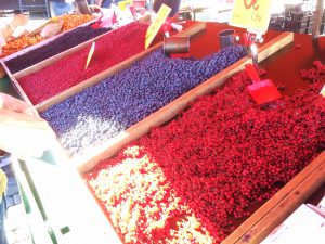 Every market in Finland offers a wide and colored array of berries. Photograph by Dervish (Flickr) 
