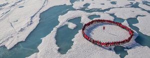 Girotondo al Polo Nord, sbarcati da una nave rompighiaccio. Courtesy of: Nowboat 2016, All Rights Reserved